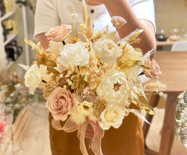 ホワイトゴールドプリザーブドフラワーブーケ 白×オレンジのバラのキャスケードブーケ【プリザーブドフラワー