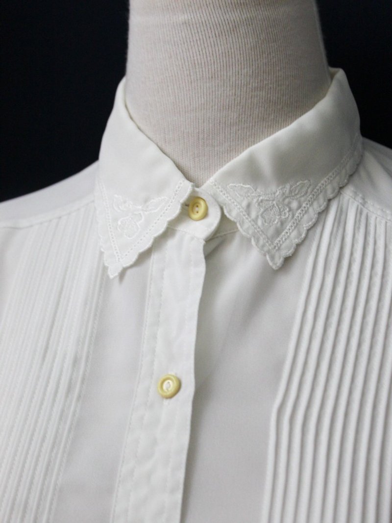 [RE0407T1960] Department of Forestry retro elegant embroidery lapel vintage white shirt - Women's Shirts - Polyester White