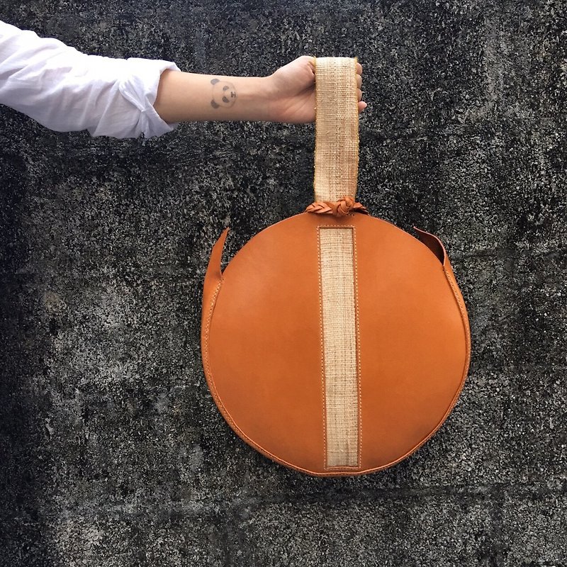 独占販売されているオリジナルデザインハンドメイドレザーラウンドバナナシルククラッチ - トート・ハンドバッグ - 革 オレンジ