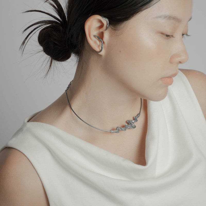 浪 Waves I 【濤】鎖骨リングチェーン - 純銀染黒 - ネックレス - スターリングシルバー ブラック