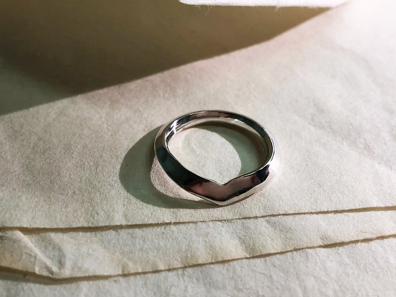 Simple and fashionable V- Silver - แหวนทั่วไป - เงินแท้ สีเงิน