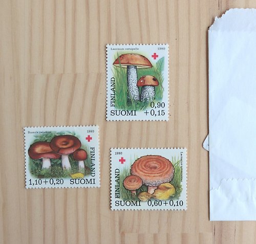 北 欧 の 雑 貨      Nordic Söpö Zakka 芬蘭1980年紅十字會發行可食用蘑菇繪畫郵票三件組