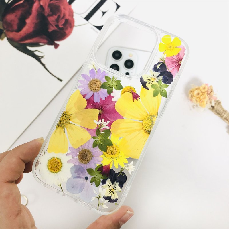 手作天然黃粉白押花手機殼適用於iPhone 16 Pro Max Samsung S25 - 手機殼/手機套 - 植物．花 