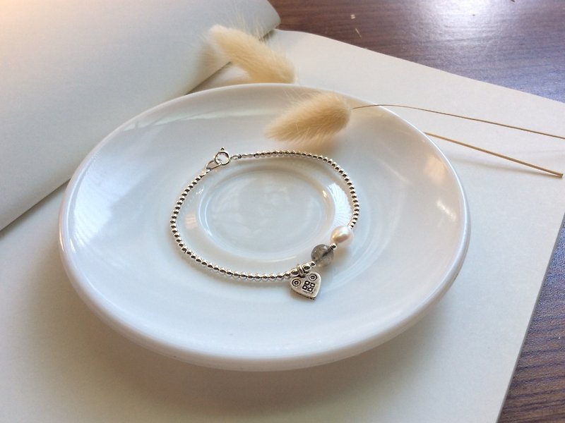 Ops Pearl silver bracelet- 小珍珠/純銀/極簡/拉長石/浪漫/天然石/愛心/手工手鍊 - 手鍊/手環 - 其他金屬 灰色