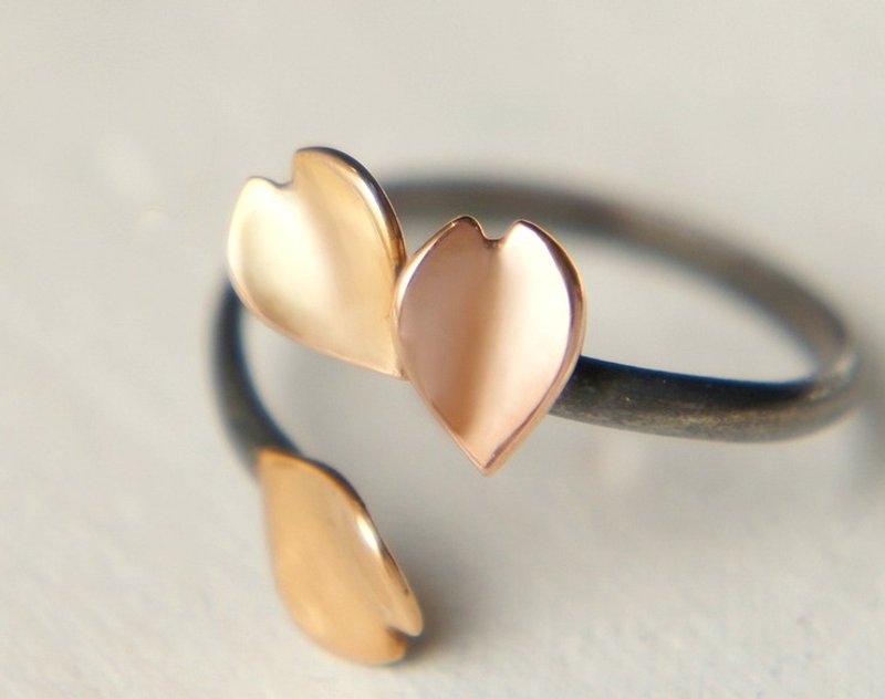 Sakura Petals Open Ring Solid 18k Rose Gold Oxidized Silver Adjustable - 戒指 - 其他金屬 金色