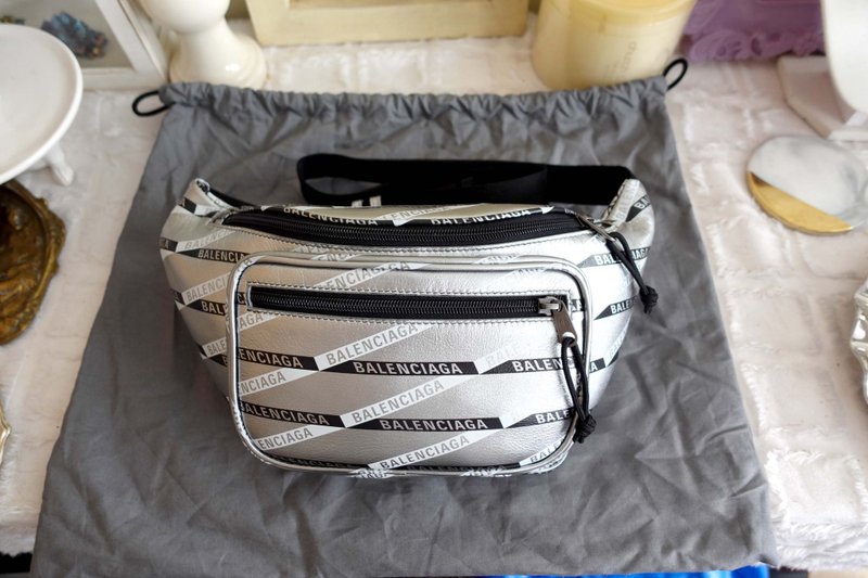 Italy Balenciaga giant silver full leather Monogram pocket bag brand new - Messenger Bags & Sling Bags - Other Metals Silver