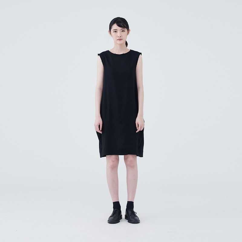 TRAN - 不對稱繭型洋裝 - 洋裝/連身裙 - 聚酯纖維 黑色