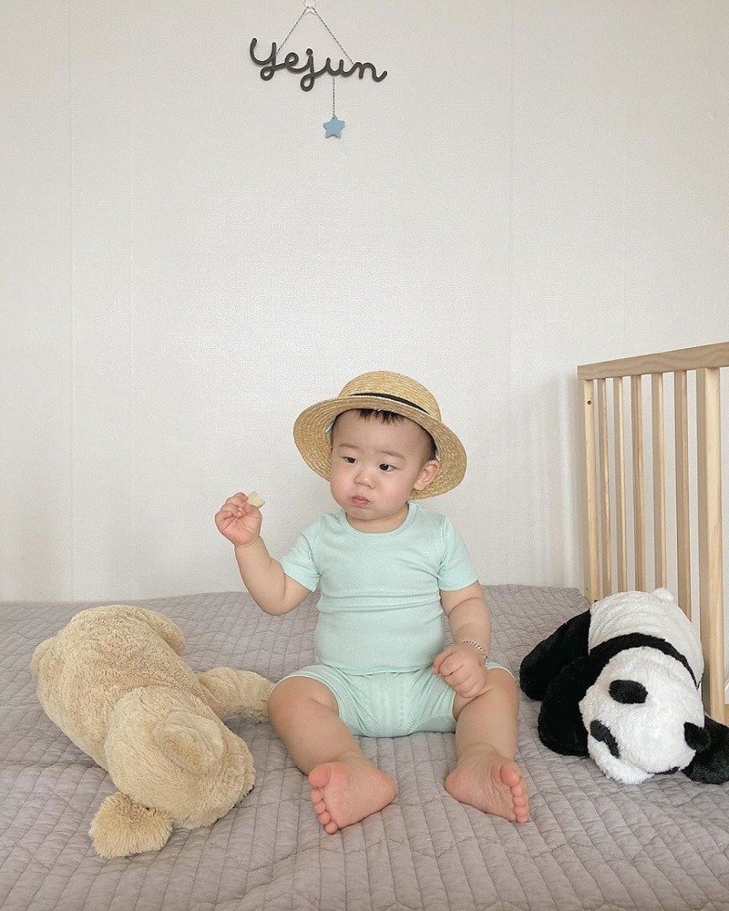 超彈力// 韓國糖果色系舒適超彈力純色暗條紋居家服套裝 Tsum Set - 男/女童裝 - 其他材質 