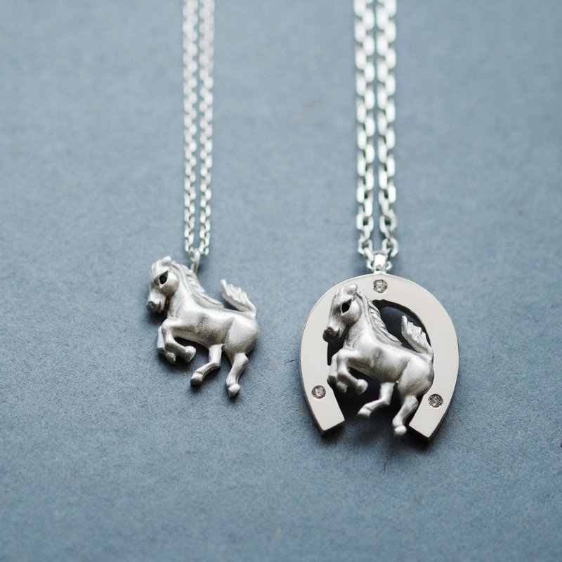 สร้อยคอผู้ชายรูปม้าและเกือกม้า เงินแท้ 925 ดีไซน์ unisex - สร้อยคอ - โลหะ สีเงิน