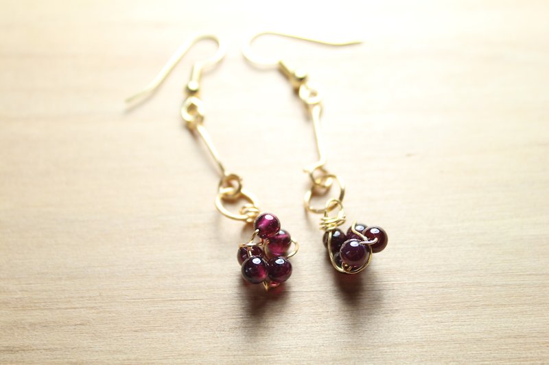 Wire garnet earrings can be clipped full string - Earrings & Clip-ons - Semi-Precious Stones Red