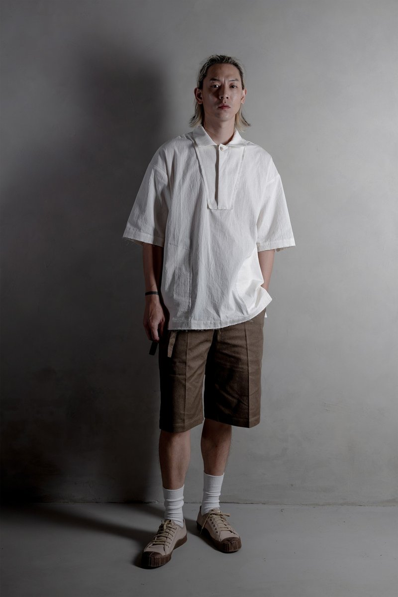 Karma / Frayed-Edge Half-Placket Short-Sleeved Shirt Charcoal - เสื้อเชิ้ตผู้ชาย - ผ้าฝ้าย/ผ้าลินิน ขาว