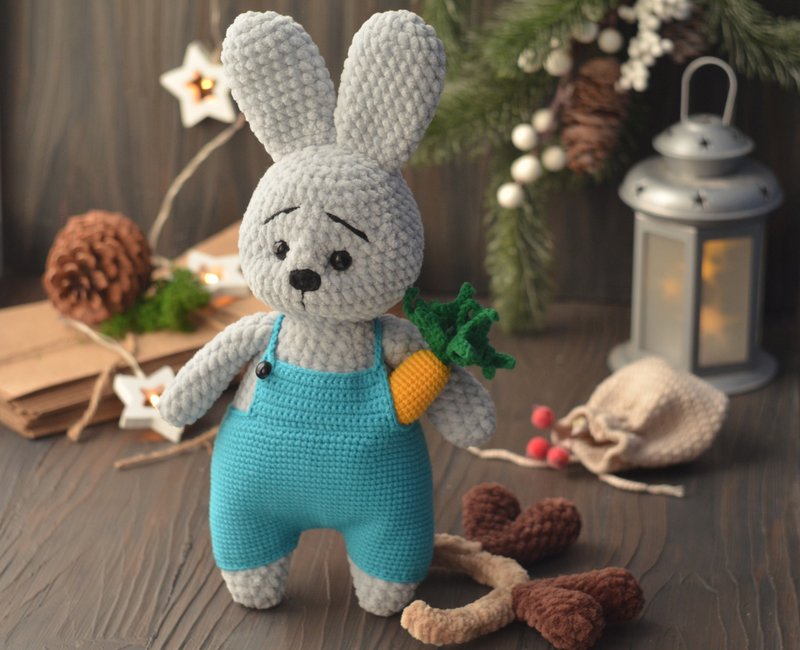 Bunny in overalls with his carrot toy, soft toy pattern, English PDF pattern - 手工藝教學/工具書 - 其他材質 