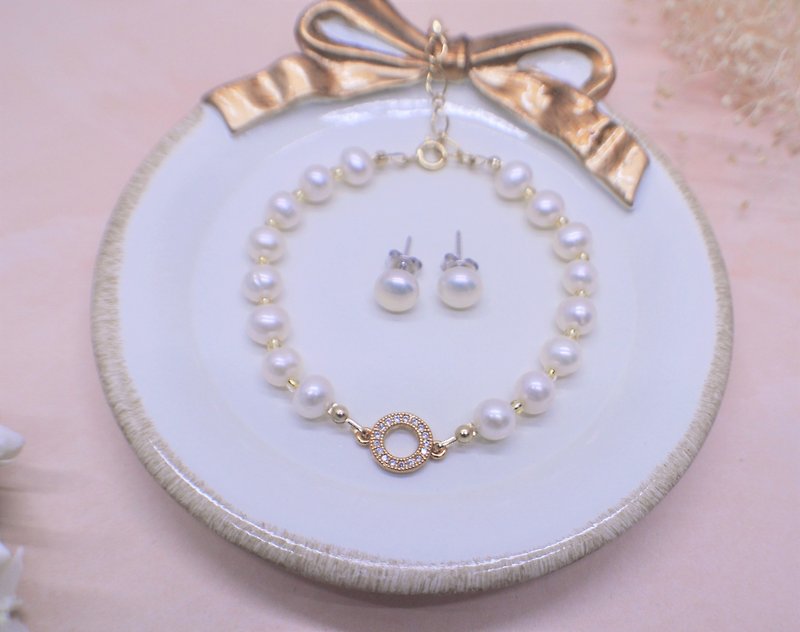 Freshwater Pearl/Bracelet/Flower/Handmade/Earrings/Accessory Set - สร้อยข้อมือ - เครื่องเพชรพลอย สีทอง