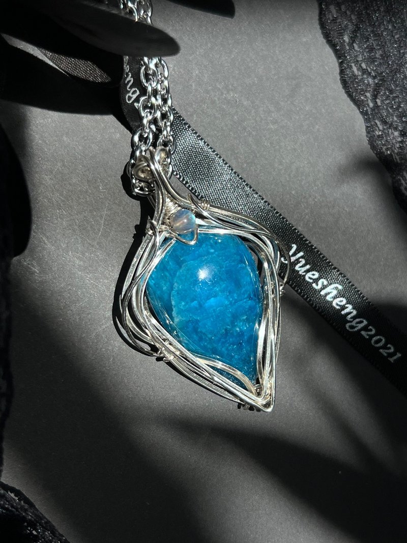 Mu. Blue Phosphorus-Metal Braided Necklace-Crystal-Ore-Artistic Bronze - Necklaces - Crystal Blue