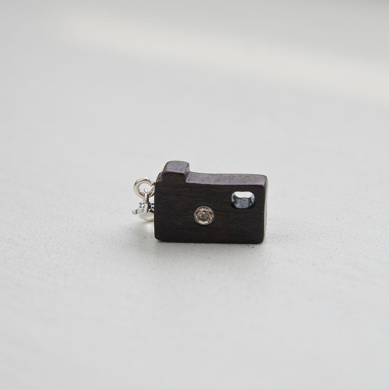 Camera wooden charm (can choose gold / silver plated Lobster clasp) - อื่นๆ - ไม้ สีนำ้ตาล