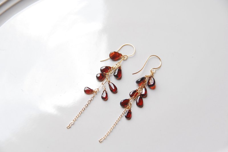 ガーネットの鈴なりのピアス　１４kgf - 耳環/耳夾/耳骨夾 - 半寶石 紅色