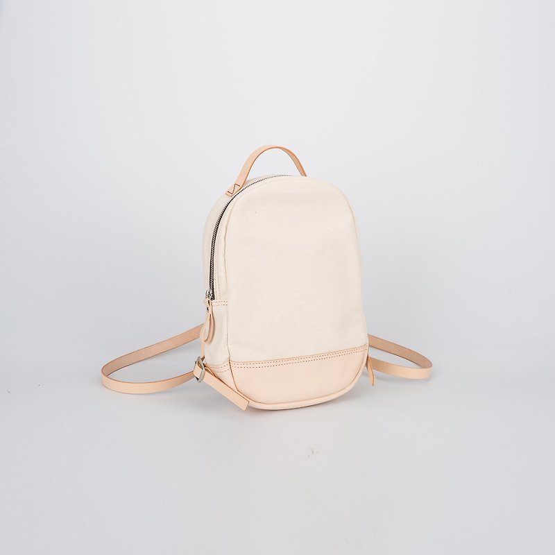[Canvas meets leather] Handmade wild stitching casual canvas backpack minimalist Japanese style canvas bag - กระเป๋าเป้สะพายหลัง - ผ้าฝ้าย/ผ้าลินิน ขาว