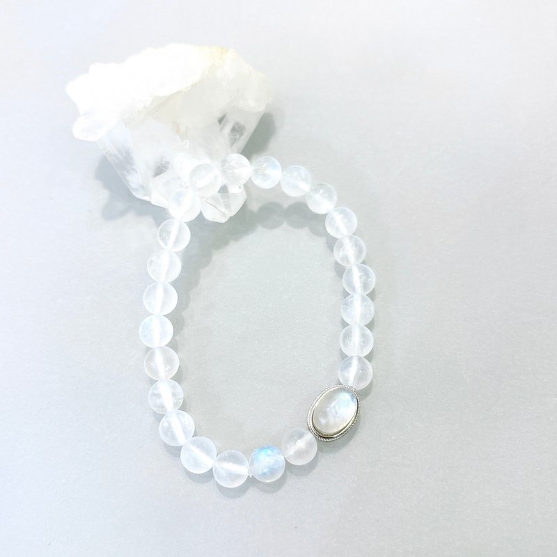Ops Moonstone silver bracelet-月光石/藍光/純銀/極簡/彈性繩 - 手鍊/手環 - 其他金屬 白色