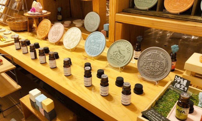 聖誕交換禮物~~沖繩限定新垣瓦片精油擴香組合 - 香氛/精油/擴香 - 其他材質 多色