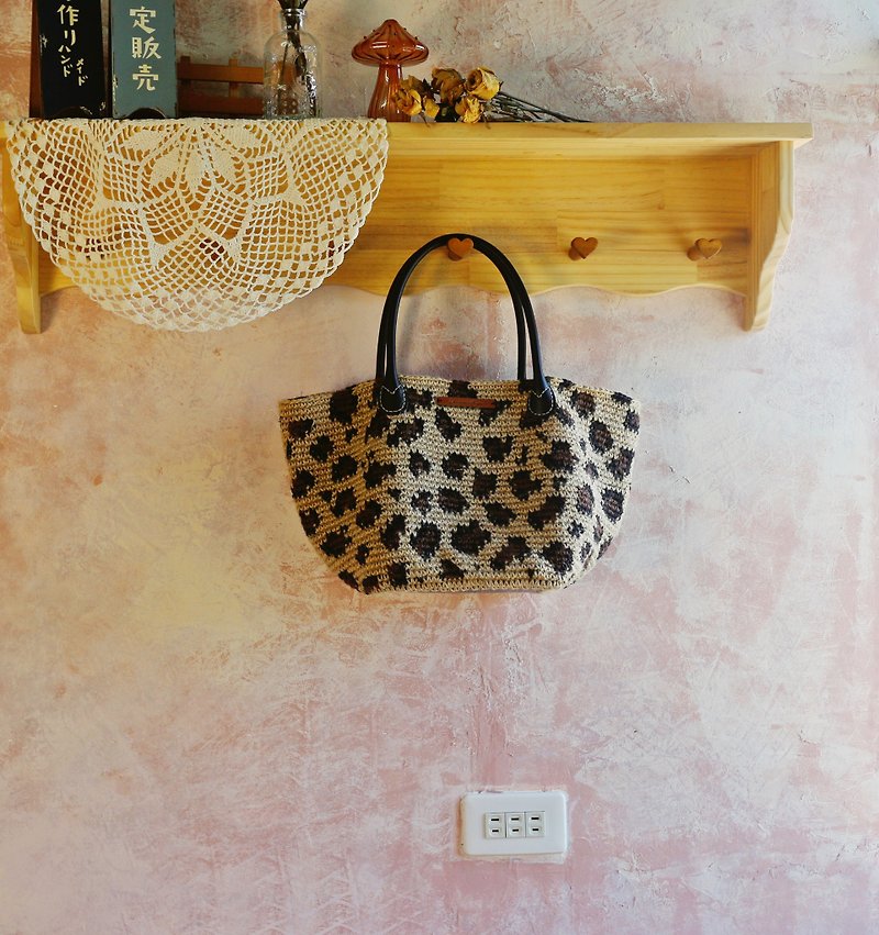 [Customized] Handmade handwoven/ Linen woven handbag/shopping bag/tote bag/leopard print/ - กระเป๋าถือ - ผ้าฝ้าย/ผ้าลินิน สีนำ้ตาล