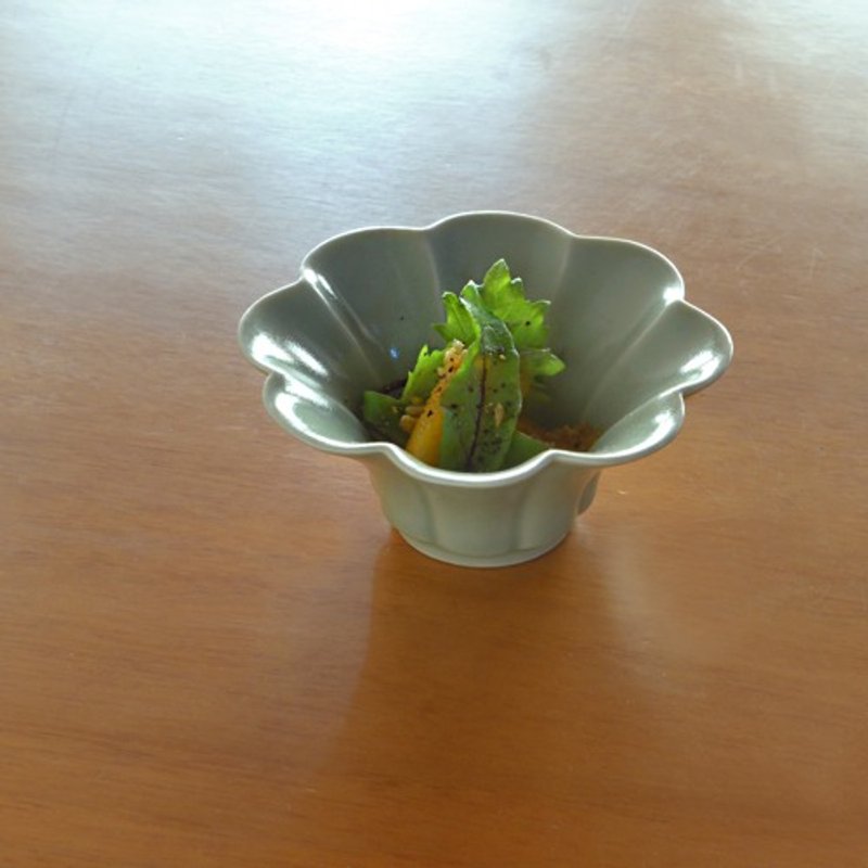 Celadon flower lover shaped small bowl - ถ้วยชาม - ดินเผา 