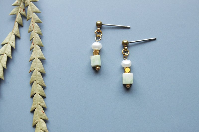 Square n Circle Willow - earrings pierced earrings clip-on earrings - ต่างหู - หยก สีเขียว
