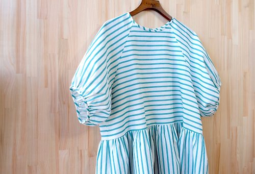 hikidashi 抽屜工作室 拉克蘭泡袖拼接細摺長罩衫/ 藍綠條紋