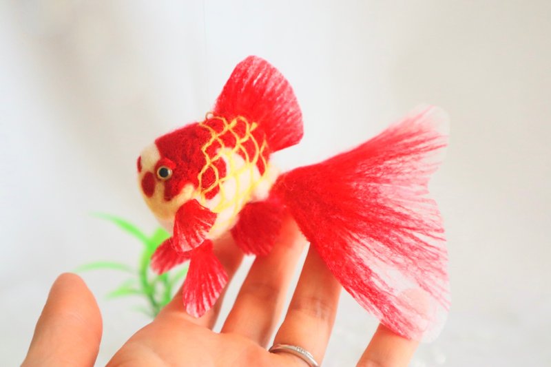 悠遊金魚吊飾 M - 錦鯉琉金 - - 公仔模型 - 羊毛 紅色