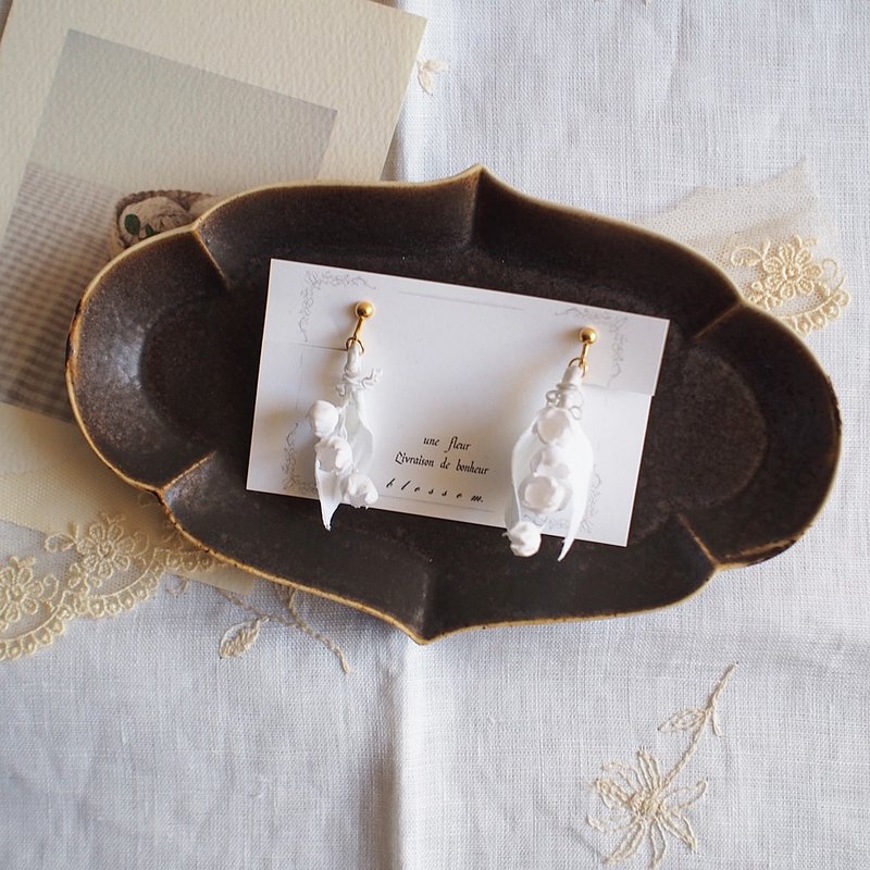 Earrings.Lily of the valley.White. - 耳環/耳夾/耳骨夾 - 其他材質 白色