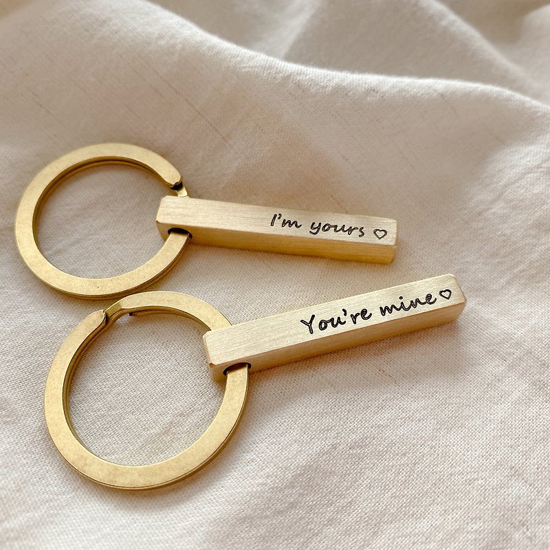 【客製化禮物】黃銅刻字鑰匙圈 情人套組(2入) - 鑰匙圈/鑰匙包 - 銅/黃銅 金色