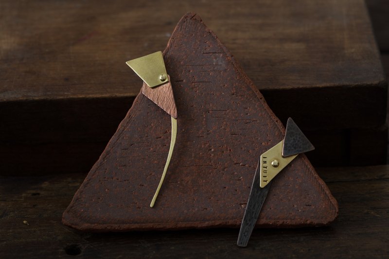 鉚釘耳環2號 Riveting Earstuds - 耳環/耳夾/耳骨夾 - 銅/黃銅 金色