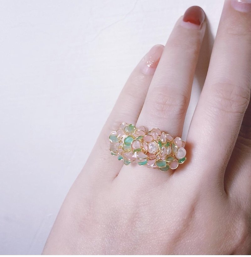 Monroe's Petal Ring∣ Classic Pink Green - General Rings - Other Materials Pink