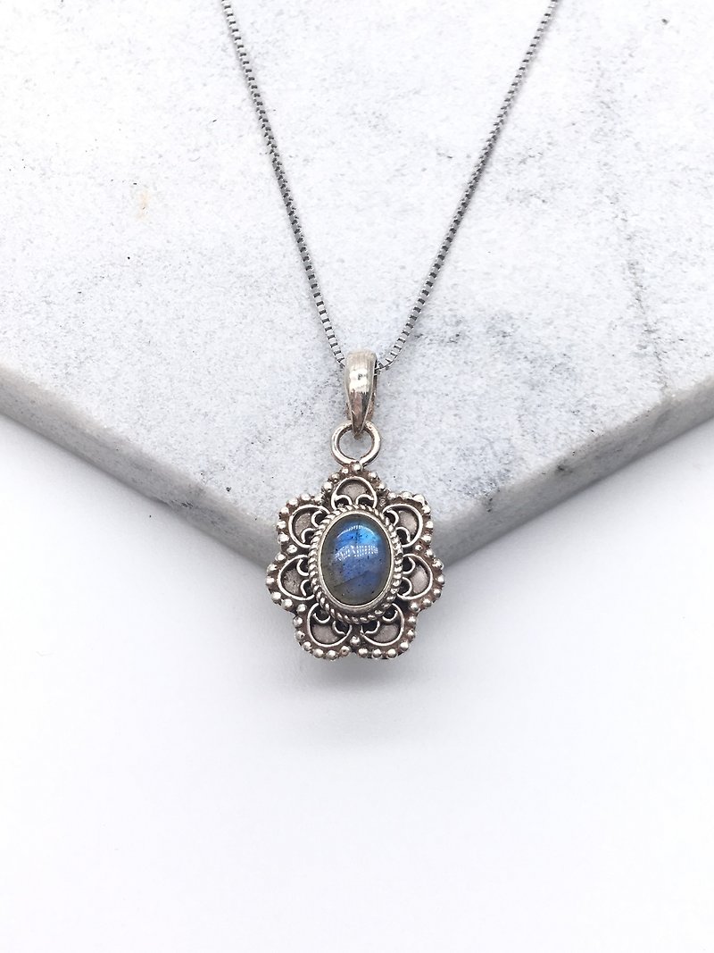 拉長石925純銀典雅花朵項鍊 尼泊爾手工鑲嵌製作 - 項鍊 - 寶石 藍色