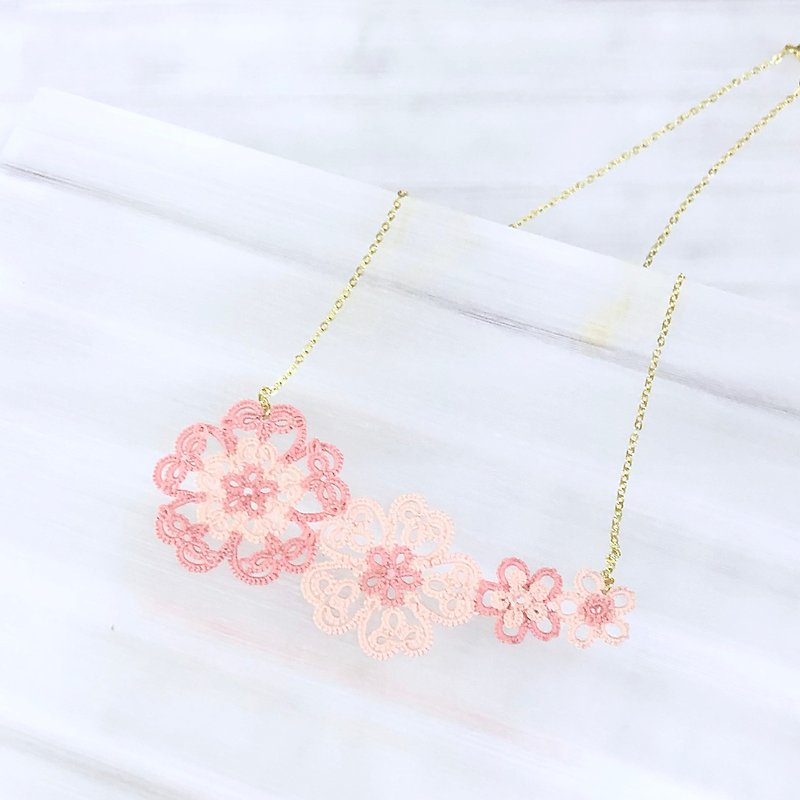 【Made To Order】Tatting Lace Sakura Cherry Blossom Necklace – Peach