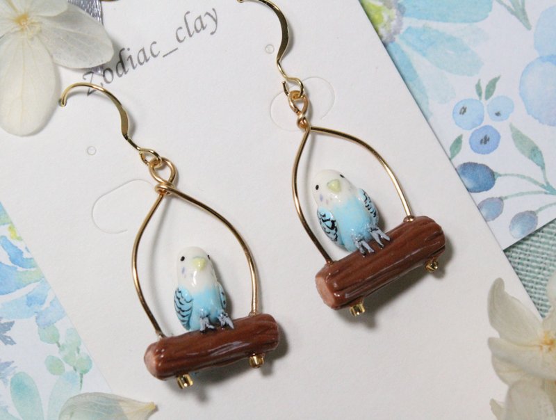 【Clayart】pastel blue parrot earring / clip-on - ต่างหู - ดินเหนียว สีน้ำเงิน