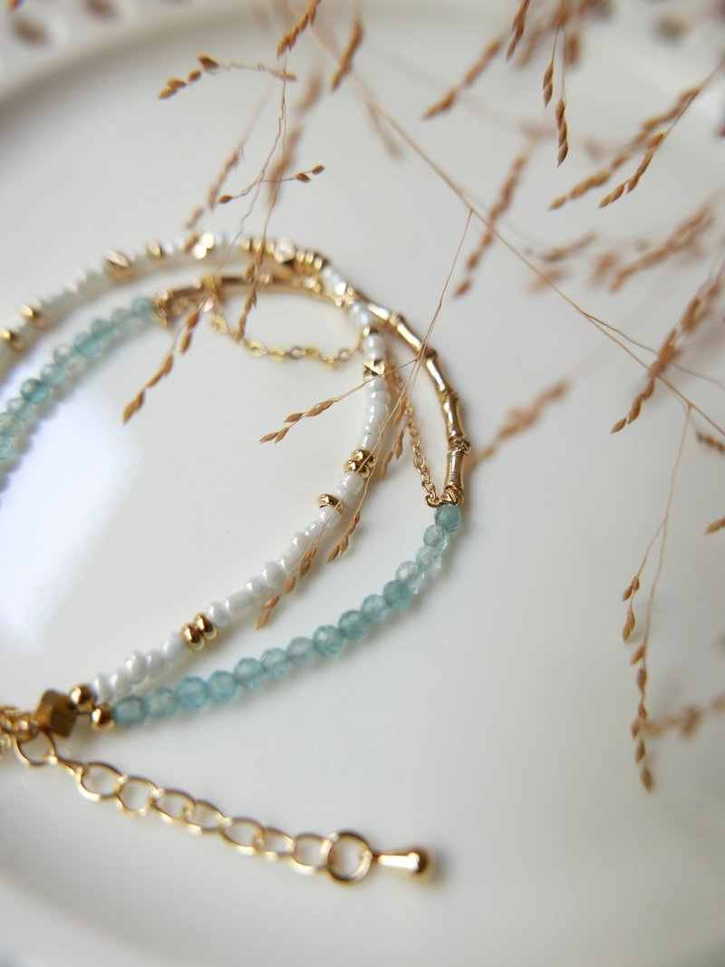 Natural stone bracelet/double chain/strawberry crystal/blue phosphorus - สร้อยข้อมือ - หิน หลากหลายสี