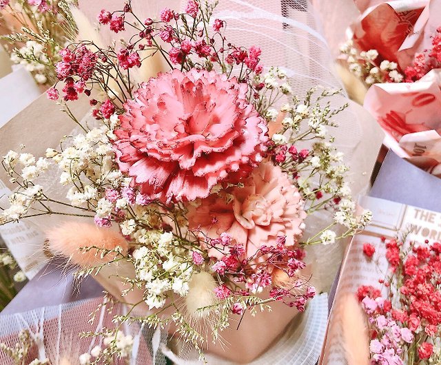 pink carnation flower bouquet