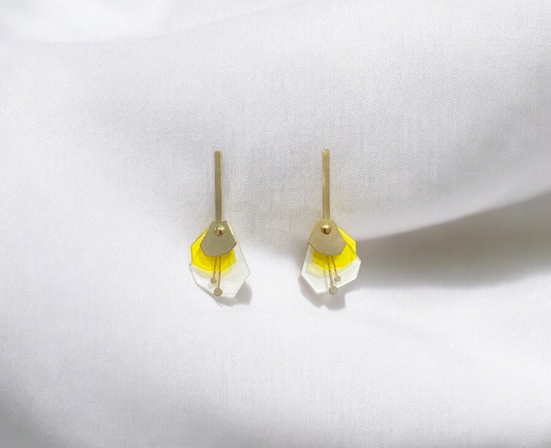 Clear swaying bell flower earrings - ต่างหู - อะคริลิค สีเหลือง