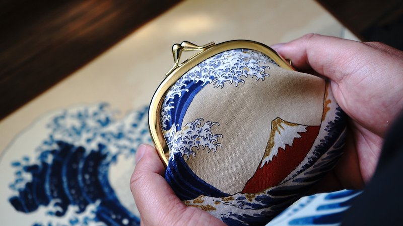 Mount Fuji/Card Storage/Coin Purse/Koujinbao/Katsushika Hokusai-Kanagawa Surfing Inside Gold Package - Wallets - Cotton & Hemp Gray