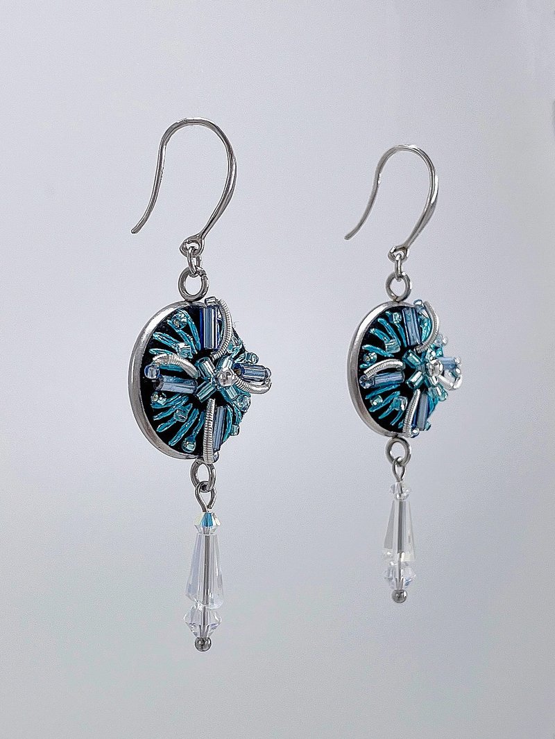 CHIYEN Blue Flirt French Embroidery Sterling Silver Earrings - Earrings & Clip-ons - Stainless Steel Blue