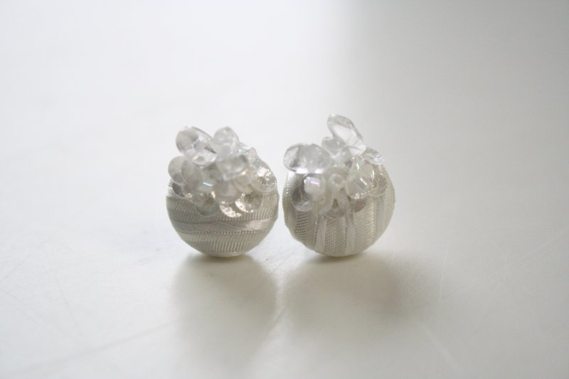 天然石（水晶）チタンピアス - 耳環/耳夾 - 寶石 白色