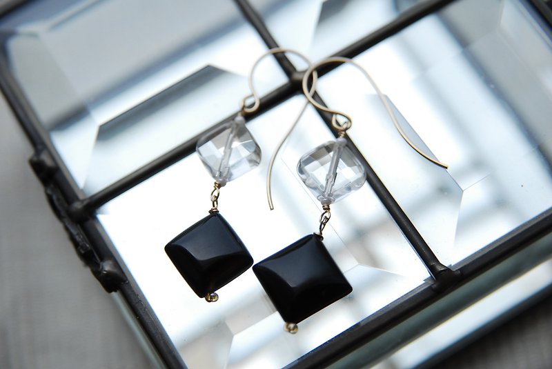 Onyx and crystal diamond earrings 14kgf - Earrings & Clip-ons - Semi-Precious Stones Black