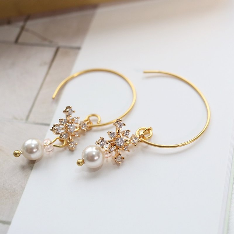 Temperament goddess C hook earrings - Earrings & Clip-ons - Semi-Precious Stones White