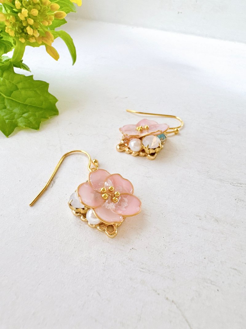 SAKURA dip art White Bijou Glass Pearl earrings_allergy-friendly_0059 - 耳環/耳夾/耳骨夾 - 樹脂 粉紅色