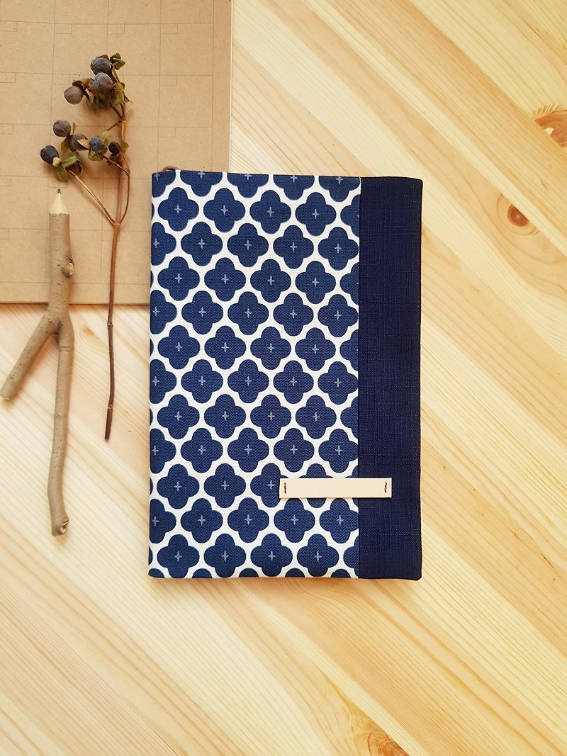 A5/25K adjustable cloth book blue and white geometry - Book Covers - Cotton & Hemp Blue