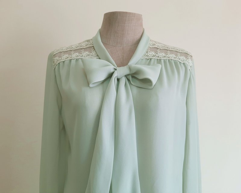 Small Vintage Pale Green Bow Tie Blouse Womens Long Sleeve Sheer Top S - 女上衣/長袖上衣 - 聚酯纖維 綠色