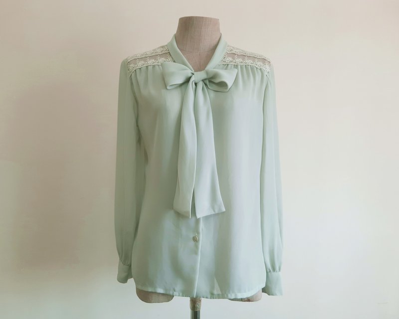 Small Vintage Pale Green Bow Tie Blouse Womens Long Sleeve Sheer Top S - 女上衣/長袖上衣 - 聚酯纖維 綠色