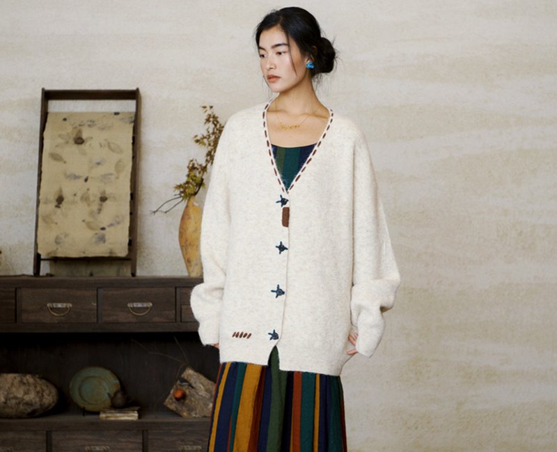 【溫柔軟糯】新中式復古藏風 V領針織開衫 - 女上衣/長袖上衣 - 其他材質 白色