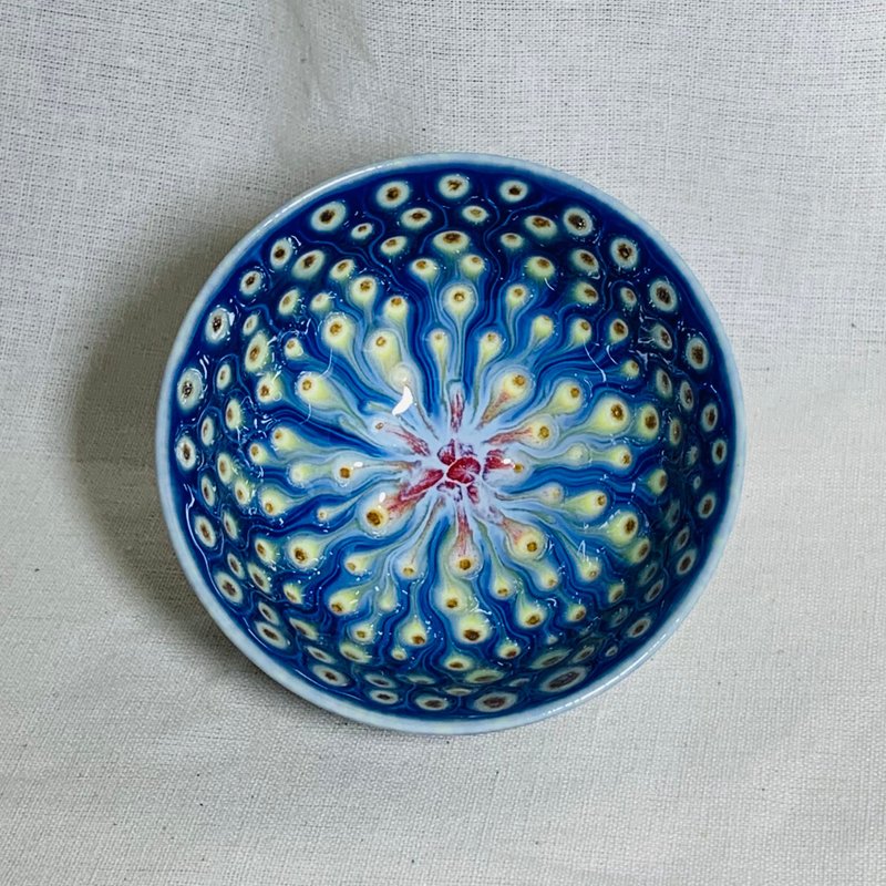 Peacock teacup / Taiwan pottery artist Yu-ning, Chiu - ถ้วย - เครื่องลายคราม หลากหลายสี