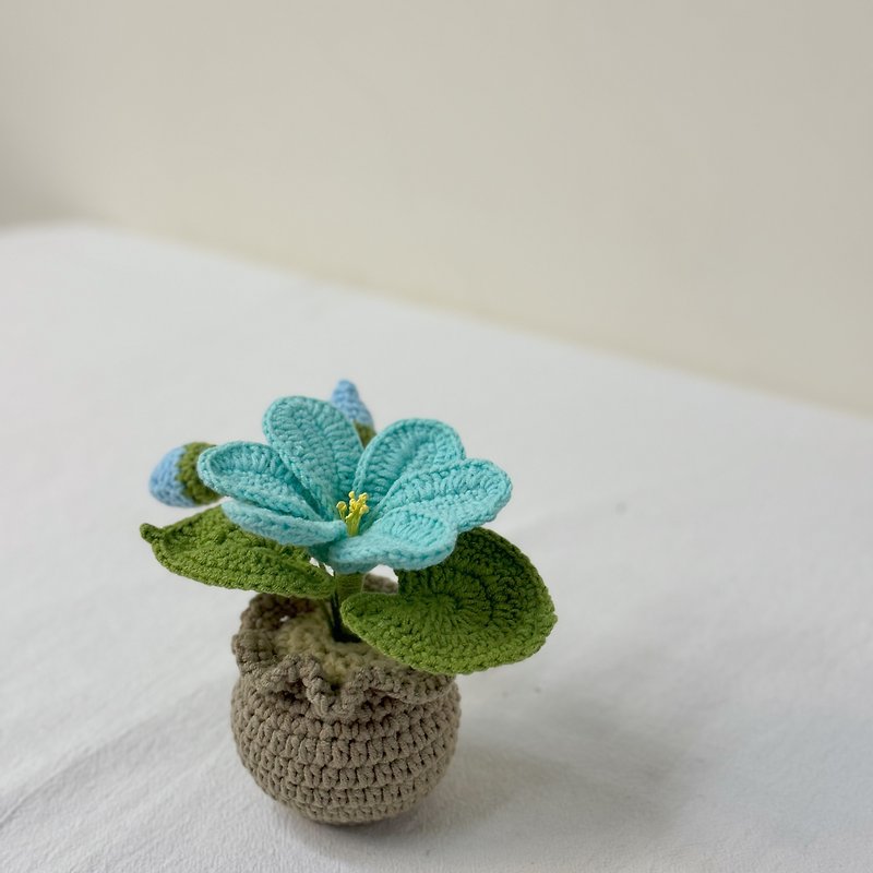 Blue Lily Knitted Potted Plant - ของวางตกแต่ง - ผ้าฝ้าย/ผ้าลินิน สีน้ำเงิน